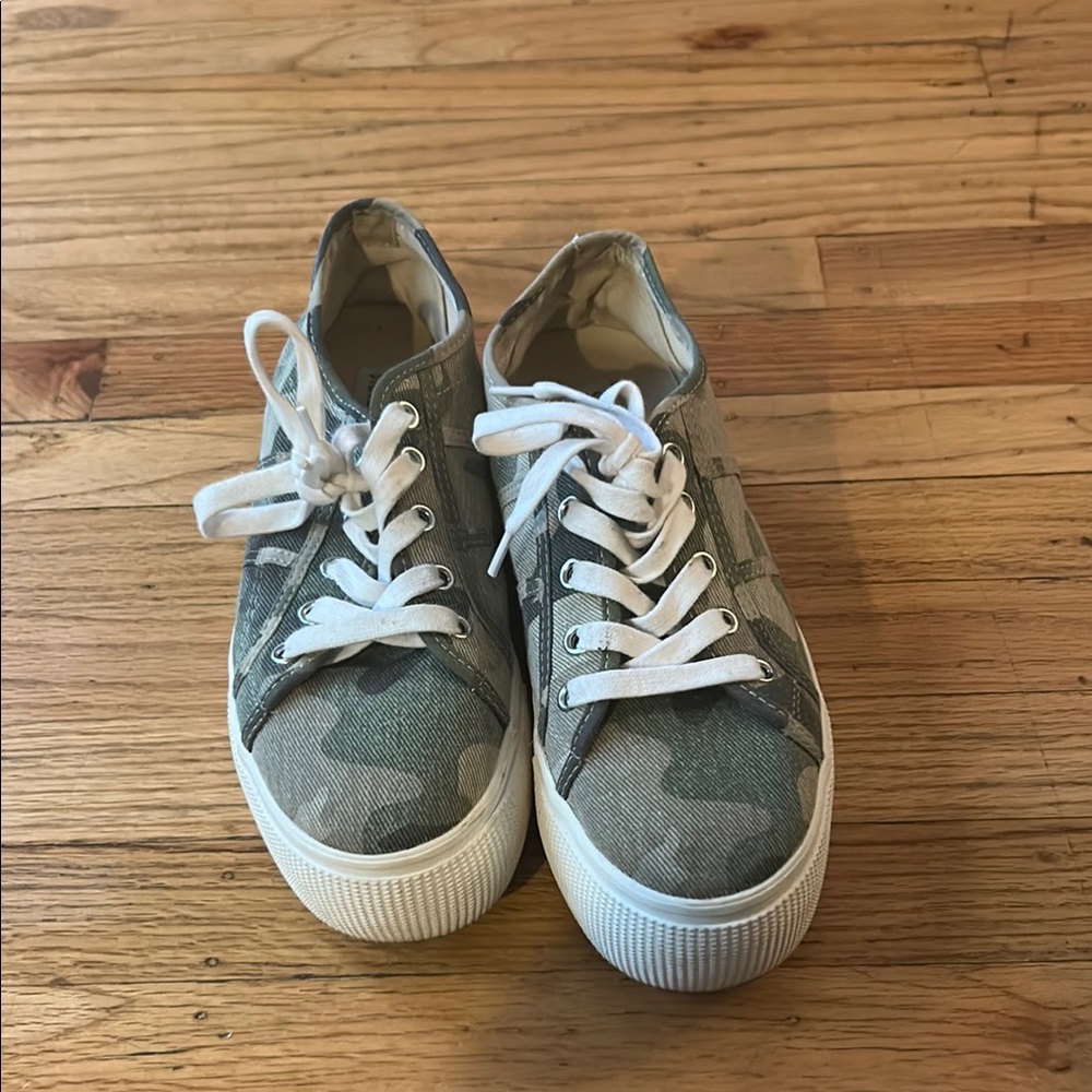 Steve Madden Camouflage Sneakers